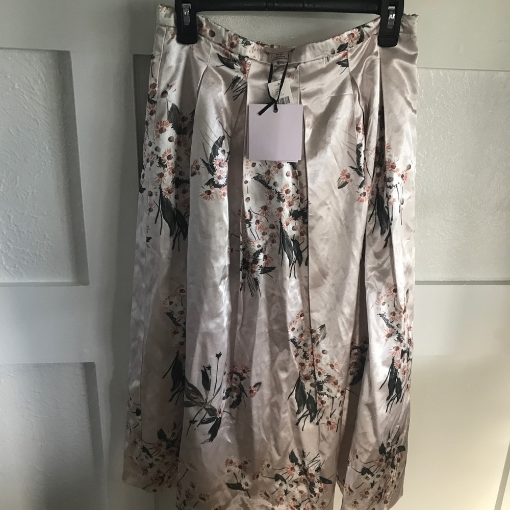 Pleated skirt